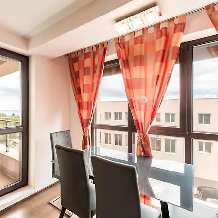 아파트 One Bedroom In Amelia Kabakum 바르나